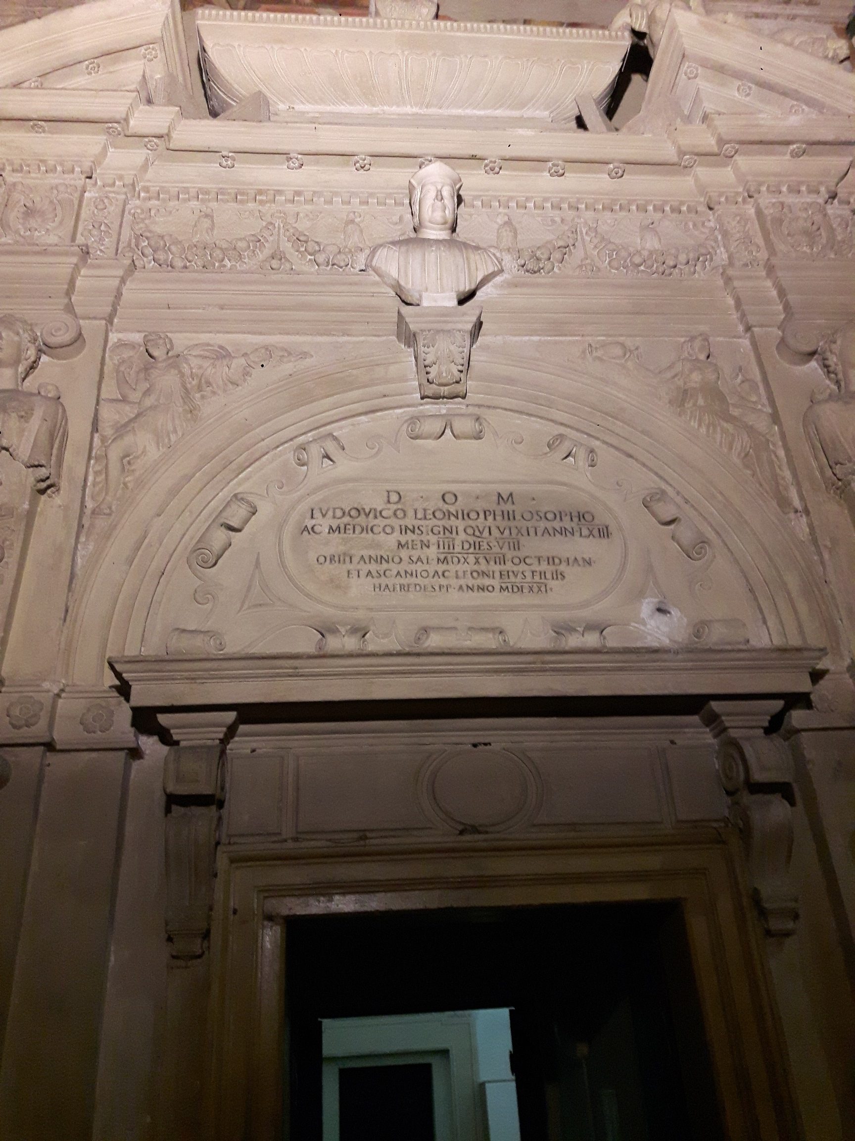 Lodovico Leoni's funeral monument, Bologna (3).jpg
